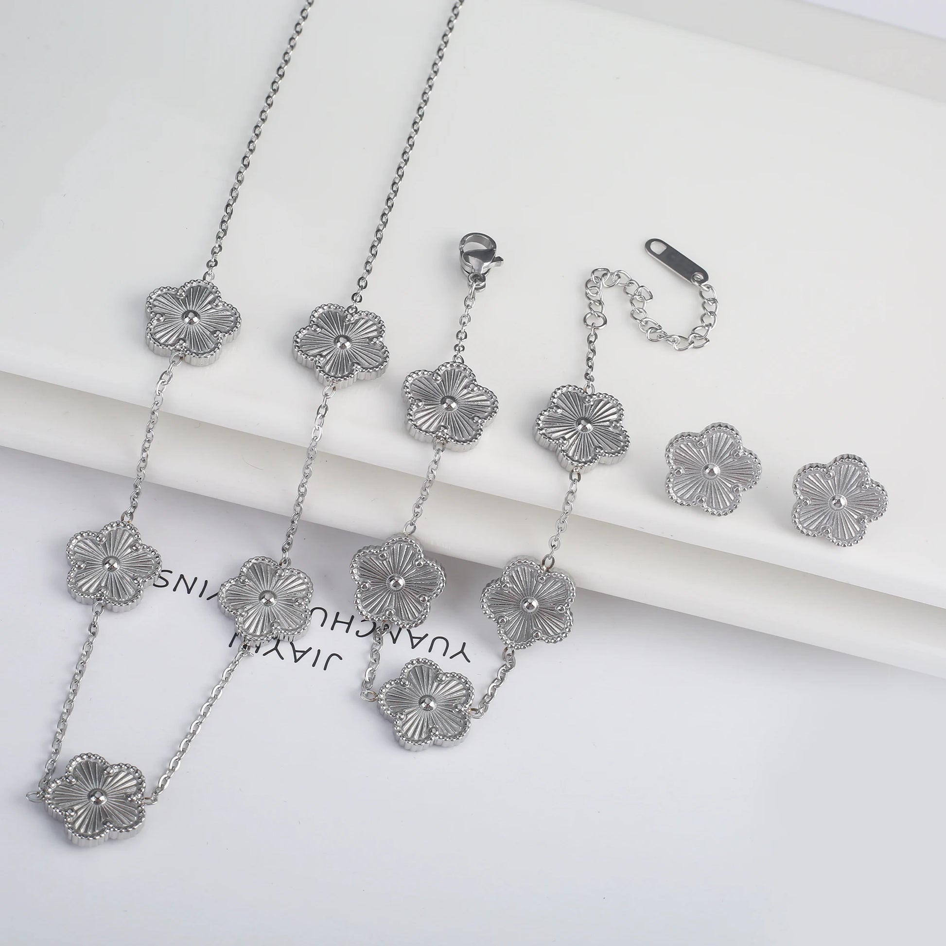 18K Gold-Plated Five-Leaf Flower Necklace Earrings Bracelet Jewelry Set for Woman Jewelry Clover